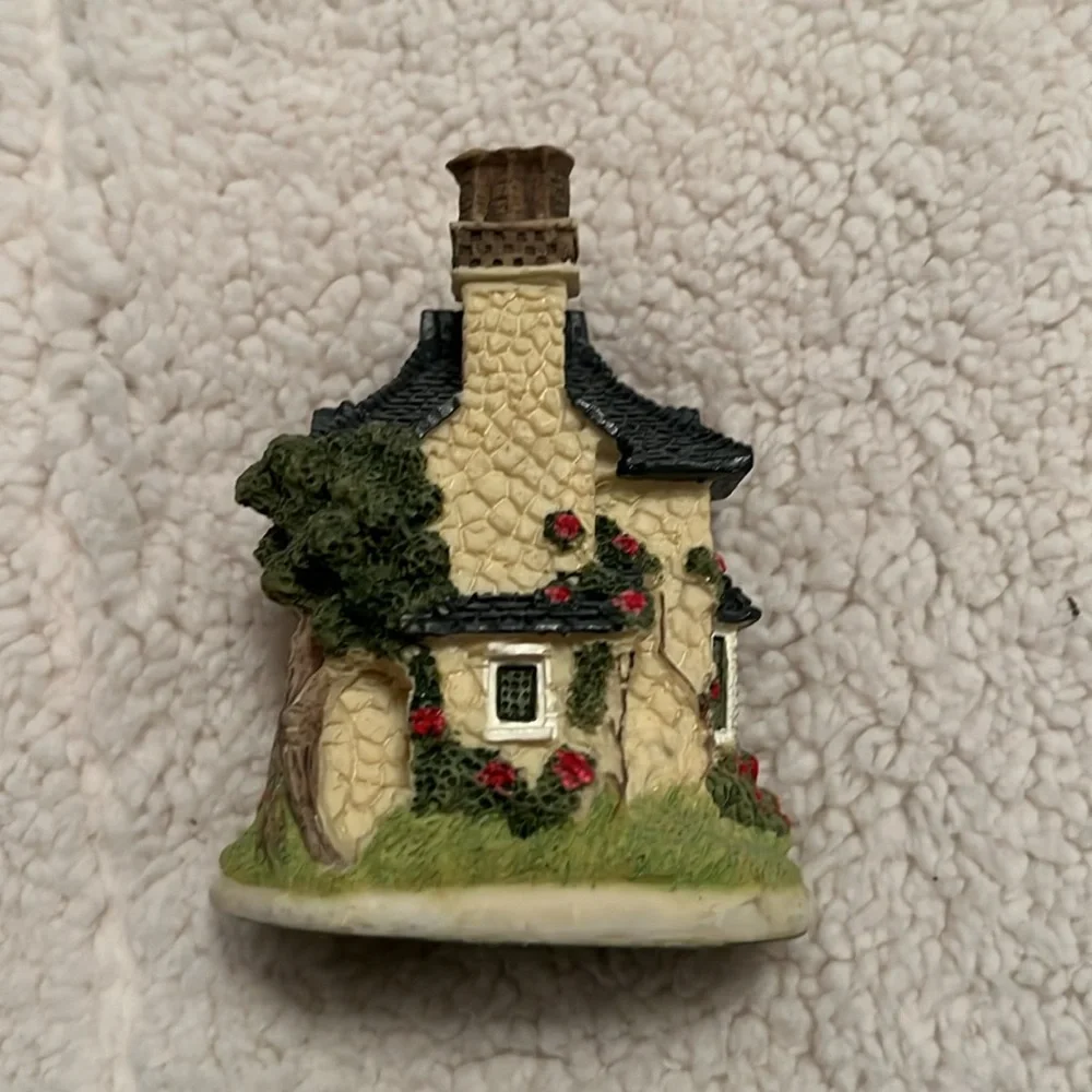 Cottage Clock - Black and Cream
